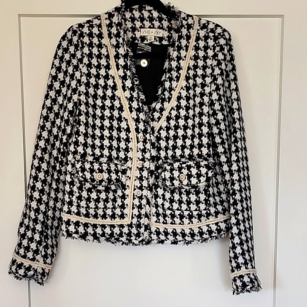 Chic Black and White Houndstooth Jacket